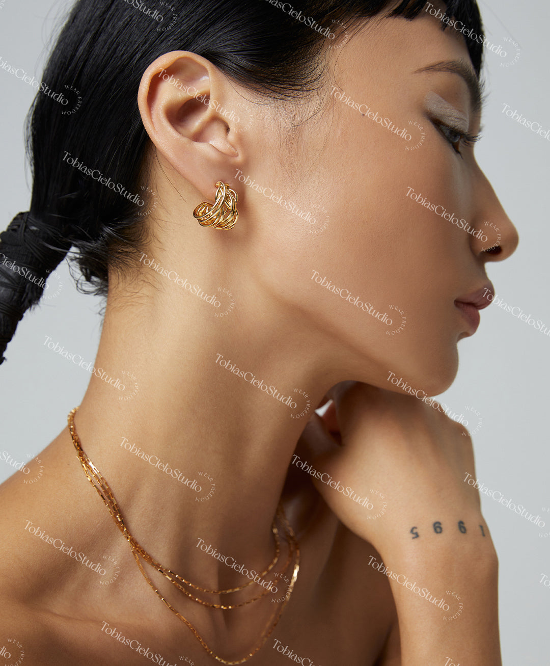 "Thoth’s Moebius" S925 Sterling Silver Earring with Fluid & Asymmetric Line Design